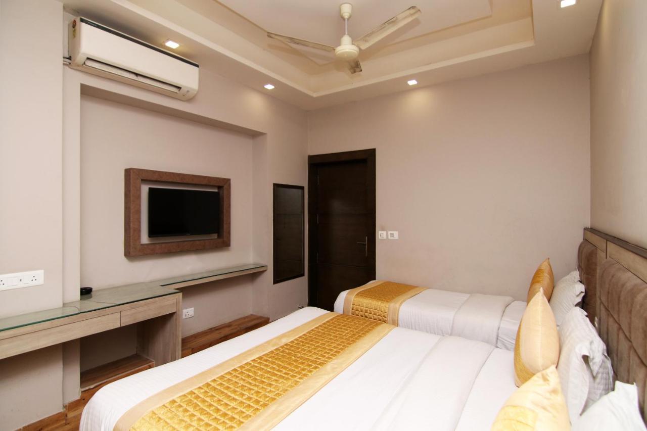 Hotel Merry Gold New Delhi Exterior photo