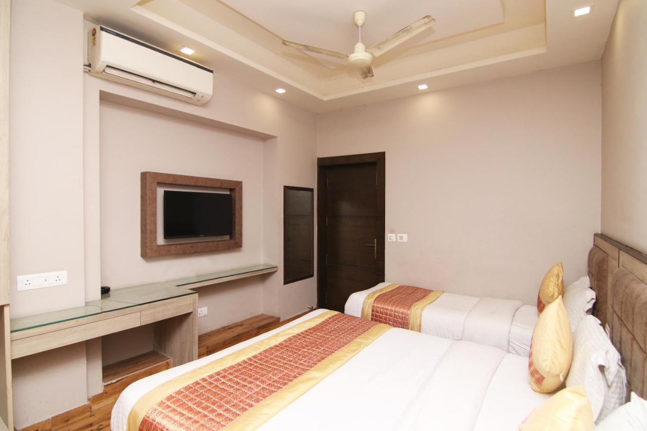 Hotel Merry Gold New Delhi Exterior photo