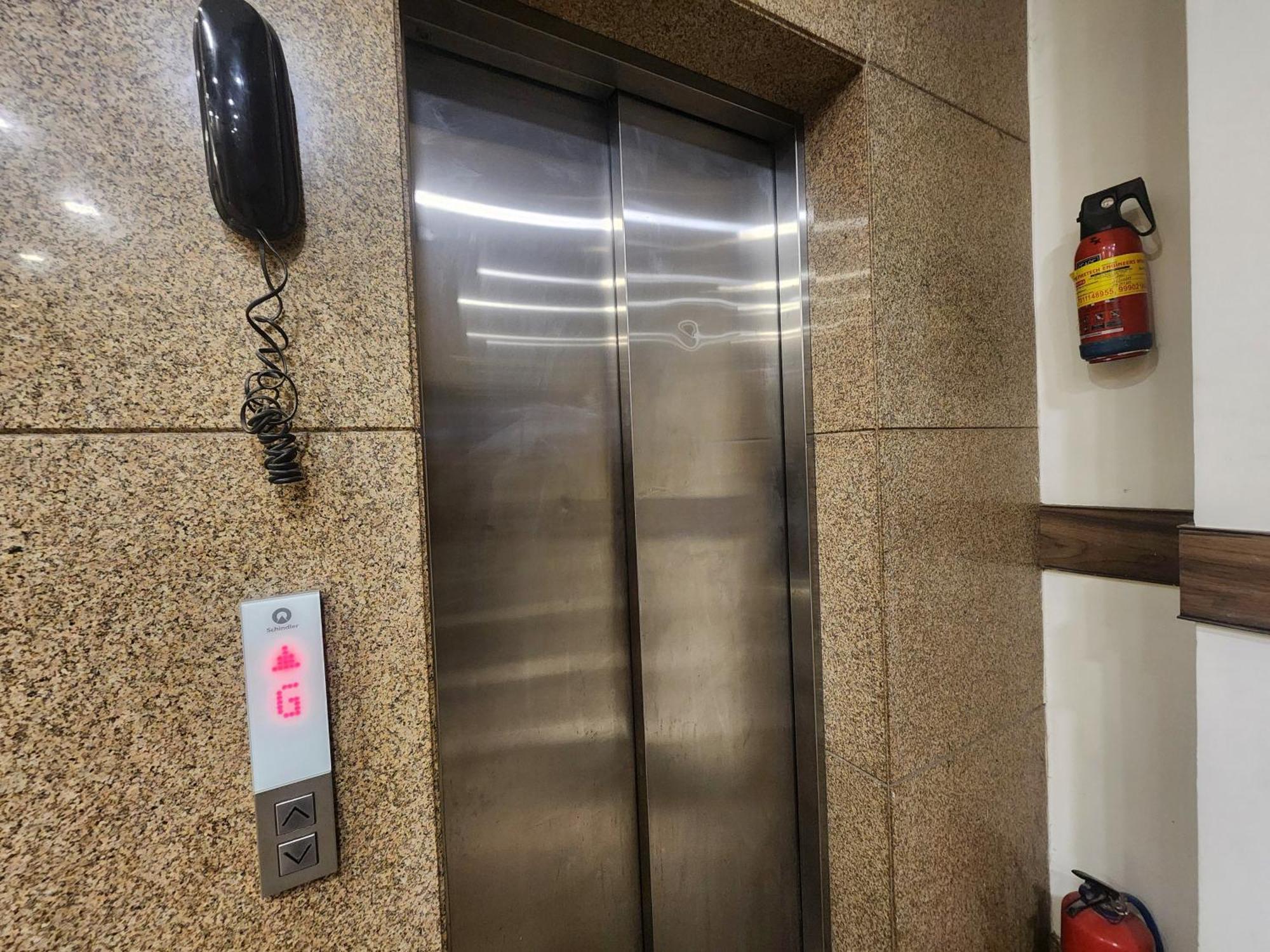 Hotel Merry Gold New Delhi Exterior photo