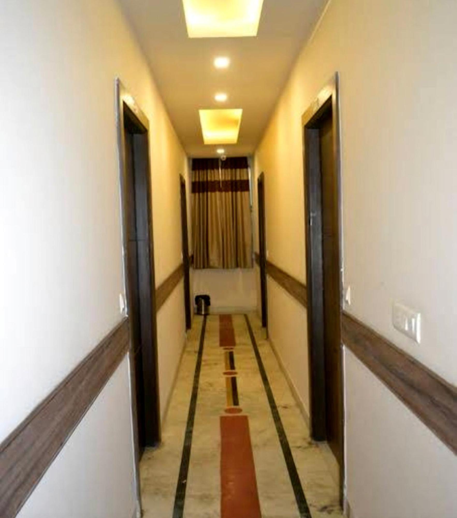Hotel Merry Gold New Delhi Exterior photo