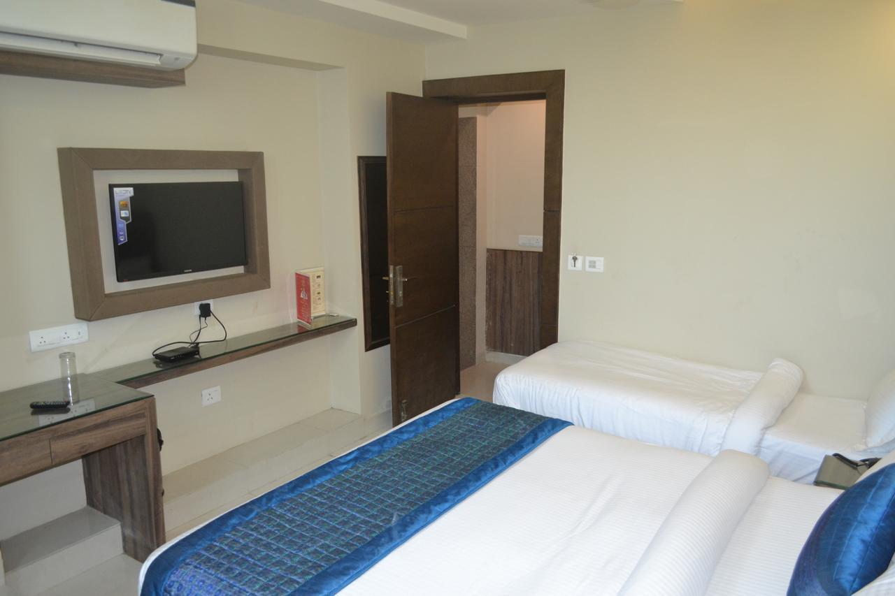 Hotel Merry Gold New Delhi Exterior photo